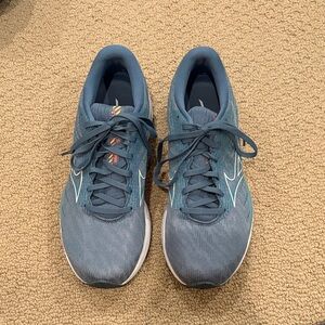 Mizuno Blue wave rider 26s running shoe